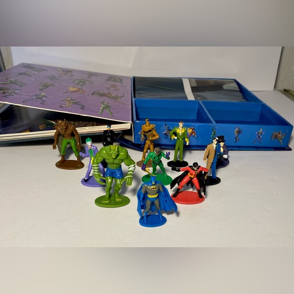 DC Comics Batman My Busy Books Story Book Play Set & 11 Mini Figures & Play Mat - Picture 6 of 9